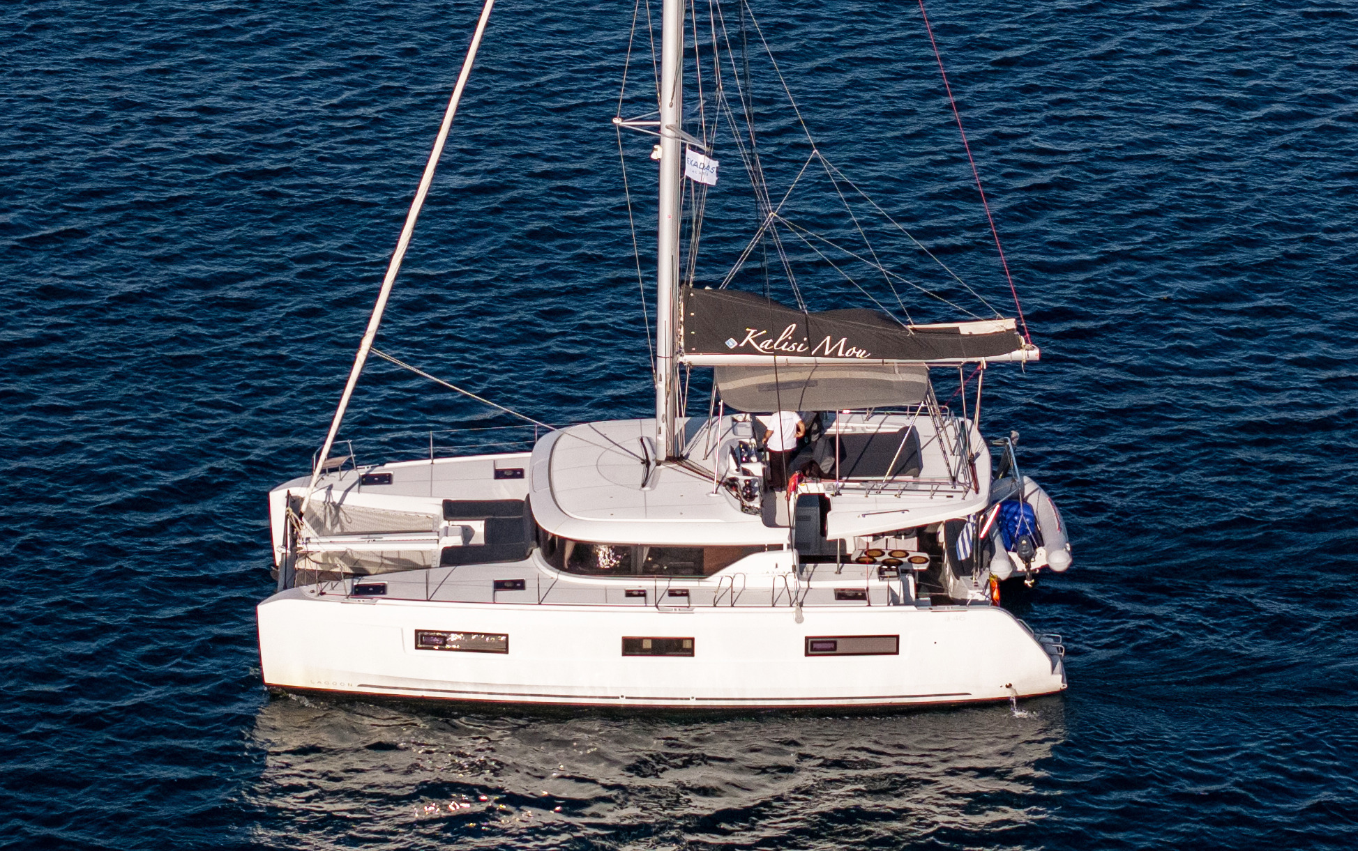 Kalisi Mou at anchor